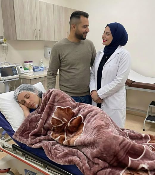 توفت زوجته أثناء عملية الولادة القيصري مما دفعه إلى أن يتزوج صديقتها الطبيبة التى ولدتها.. وفى ليلة الزفاف اكتشف كارثة جعلته ينهار